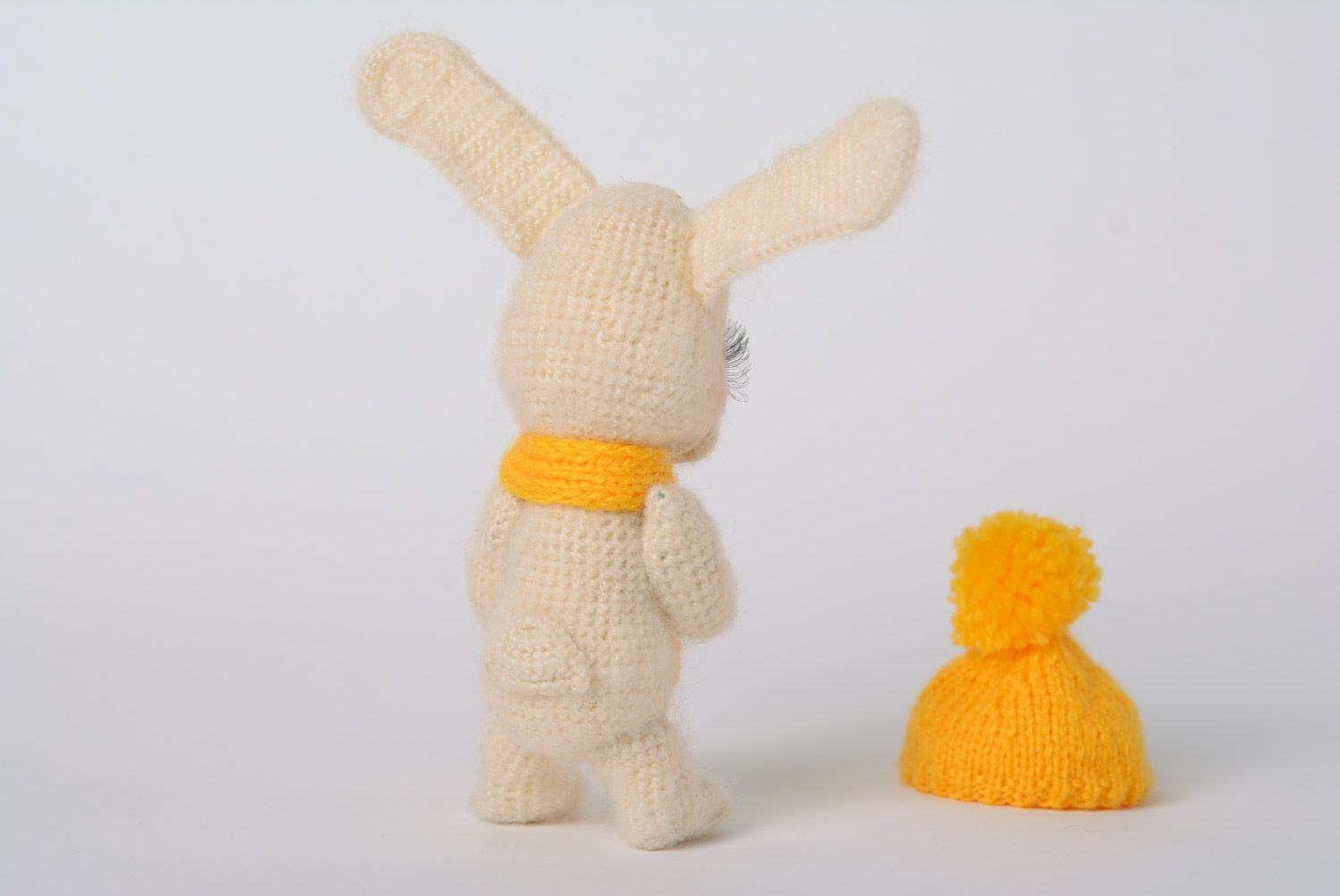 Künstlerisches Häkel Spielzeug Hase auf Drahrseele für Kinder Handarbeit foto 5