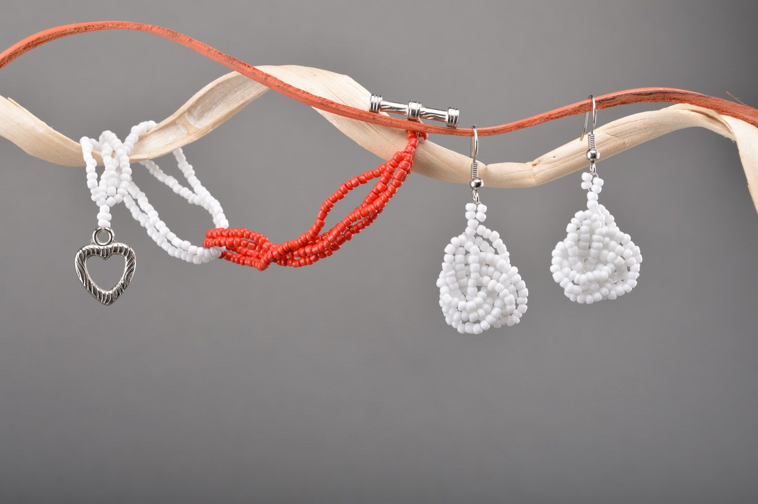 Handmade beaded jewelry set white dangle earrings and bracelet with toggle lock photo 1