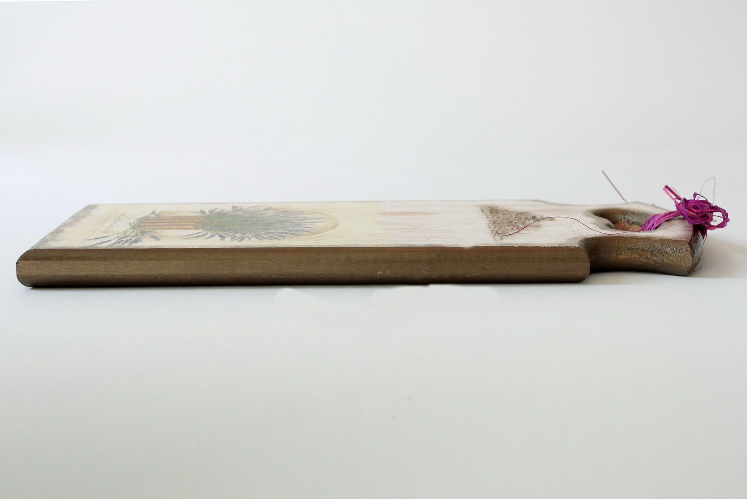 Tagliere di legno fatto a mano oggetto decorativo decoupage con fiori da campo foto 2