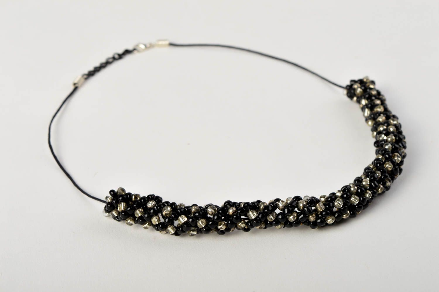 Collier en perles de rocaille Bijou fait main noir design Cadeau pour femme photo 2