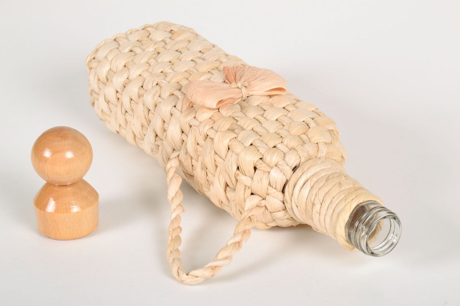 Bottle braided with corn leaves photo 2
