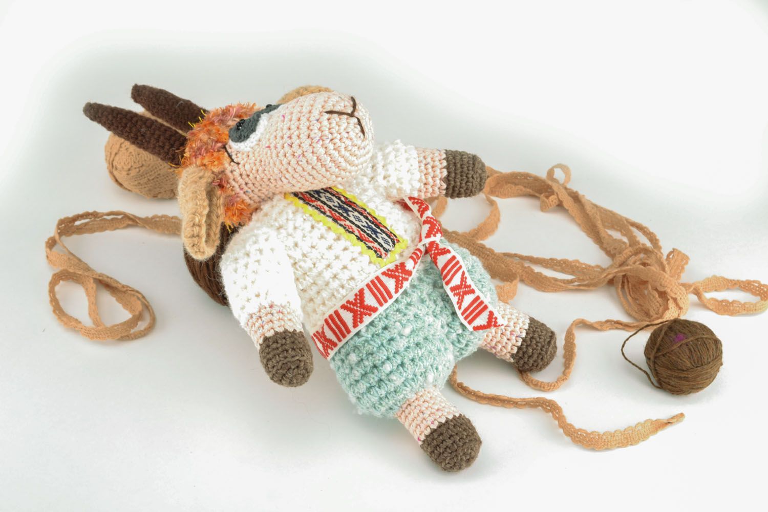 Jouet tricoté au crochet artisanal Bouc-cosaque  photo 4