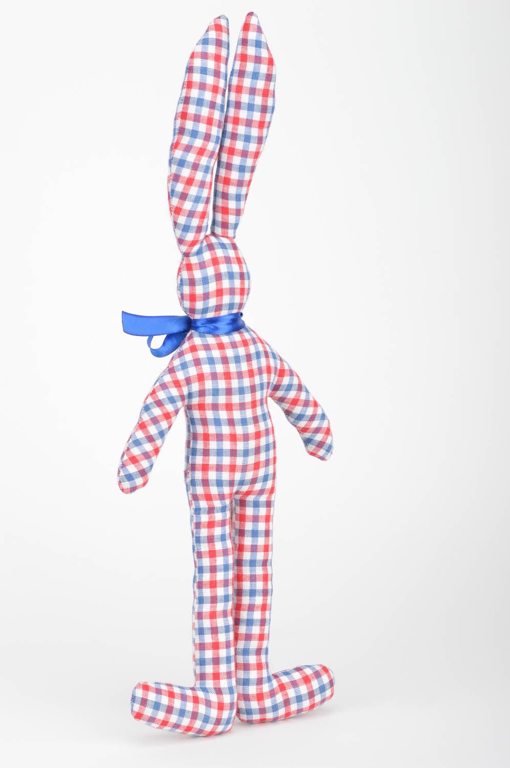 Handgemachtes kuscheliges Spielzeug aus Stoff Hase mit blauer Schleife für Kind foto 5