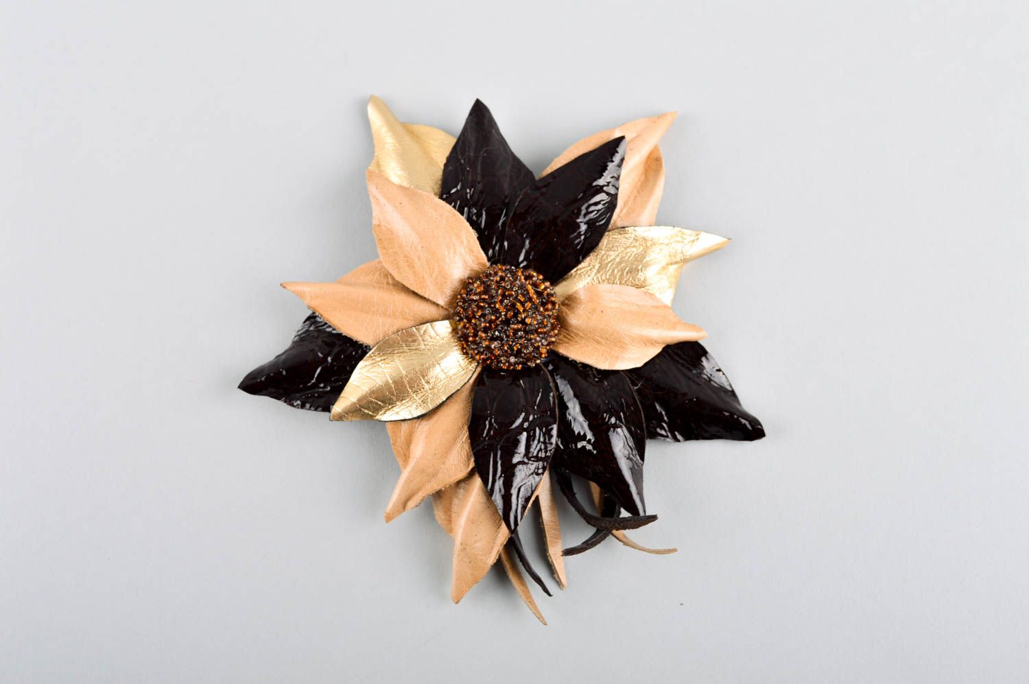 Broche fleur Bijou fantaisie fait main Accessoire en cuir pour femme cadeau photo 2
