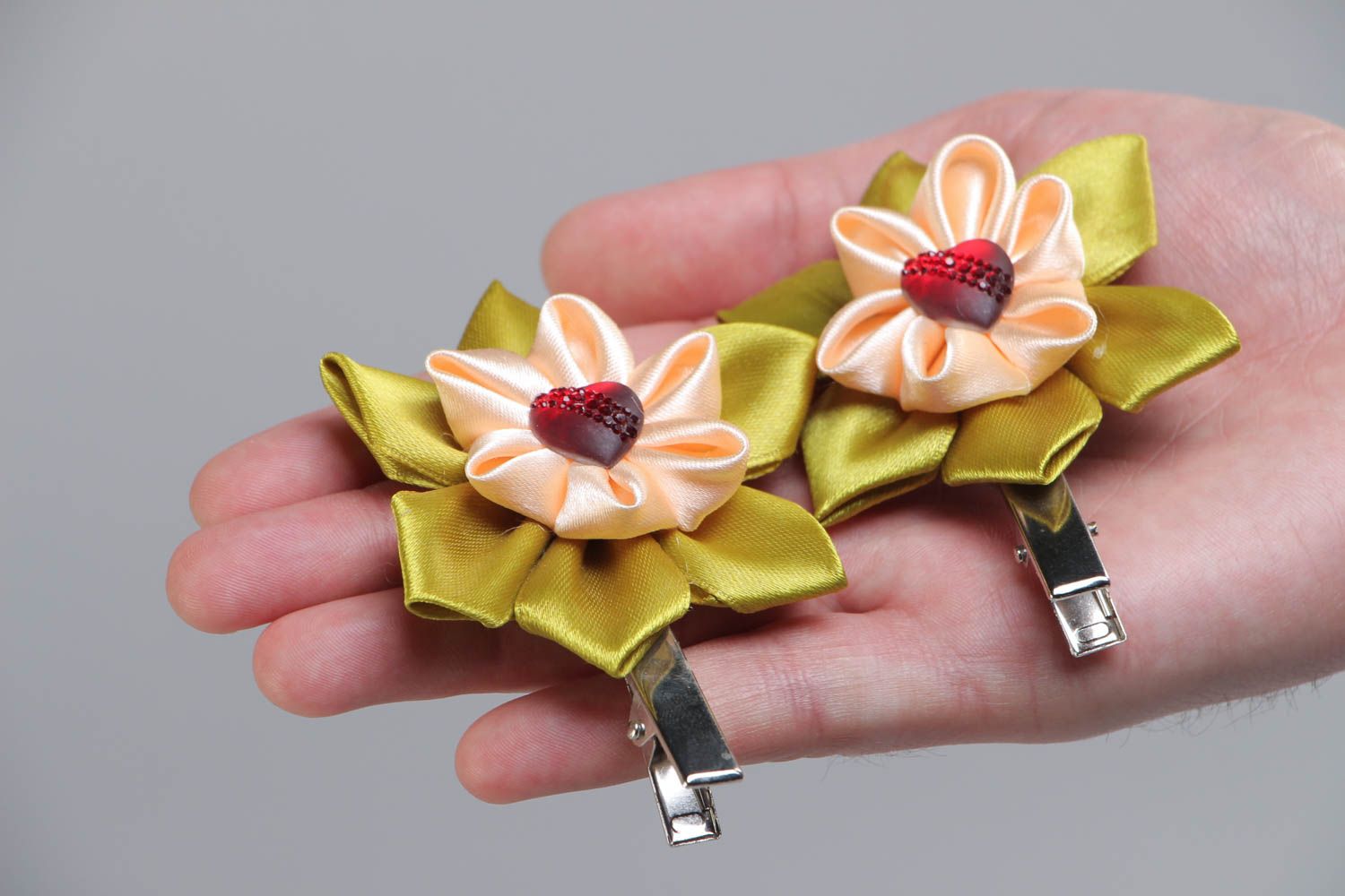 Set of handmade satin ribbon flower hair clips 2 pieces photo 5