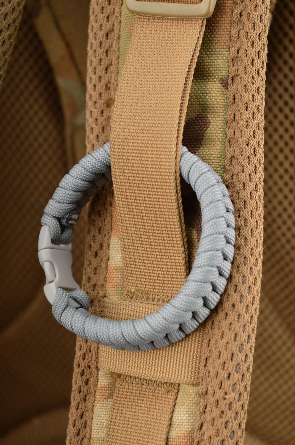 Bracelet en paracorde fait main Bracelet de survie gris Accessoire femme photo 1