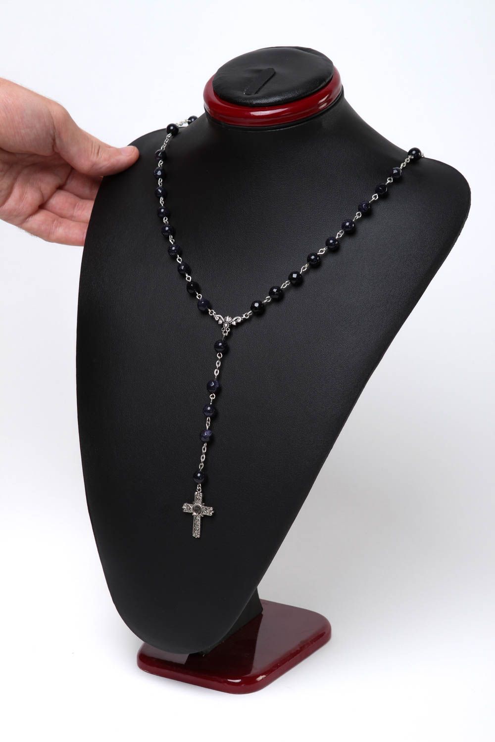 Collier pierres naturelles Bijou fait main noir avec croix Accessoire femme photo 5