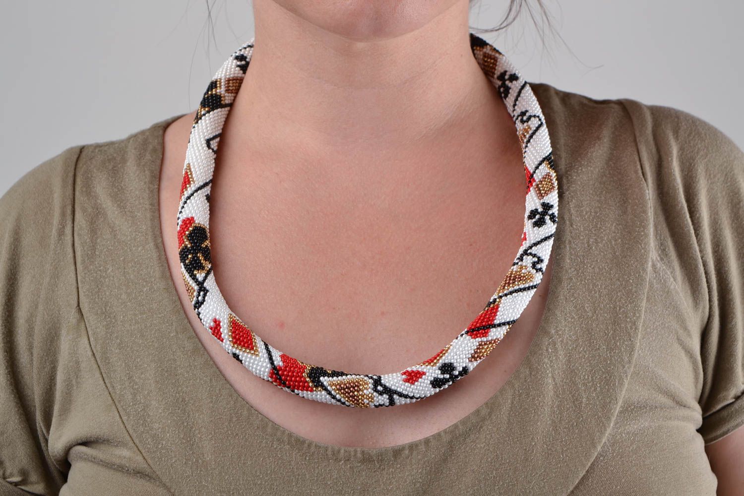 Collana tubolare originale fatta a mano accessorio da donna di perline foto 1
