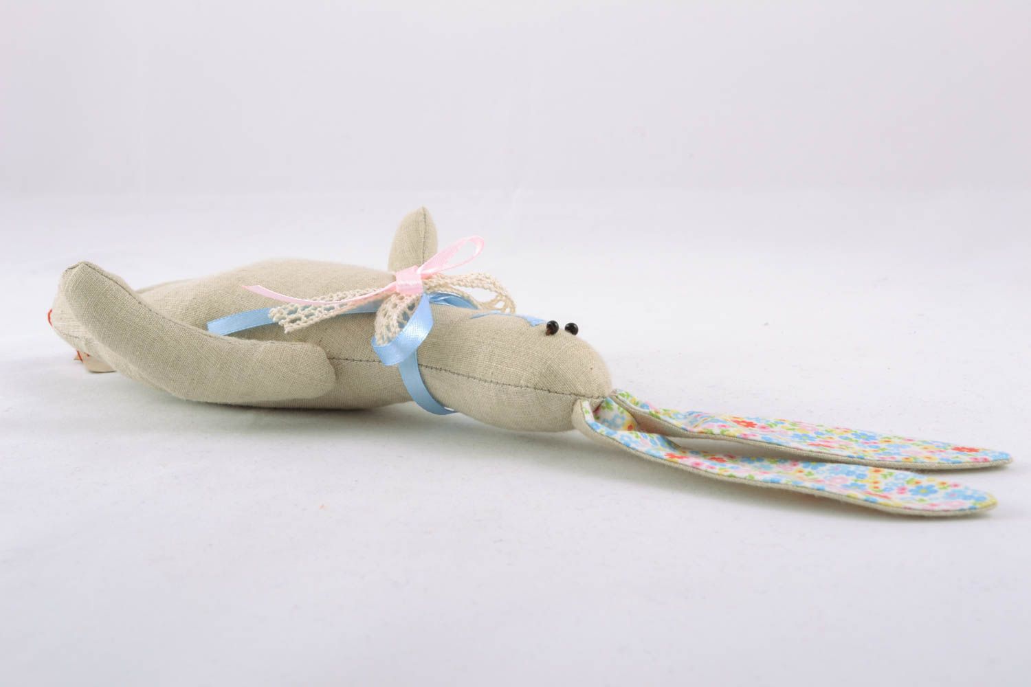 Peluche lapin de créateur faite main en tissu de coton et lin décoration maison photo 1