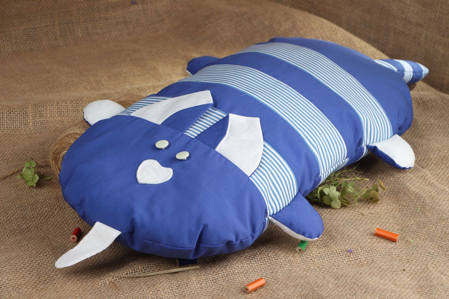 Almofada-brinquedo artesanal gato azul  foto 5