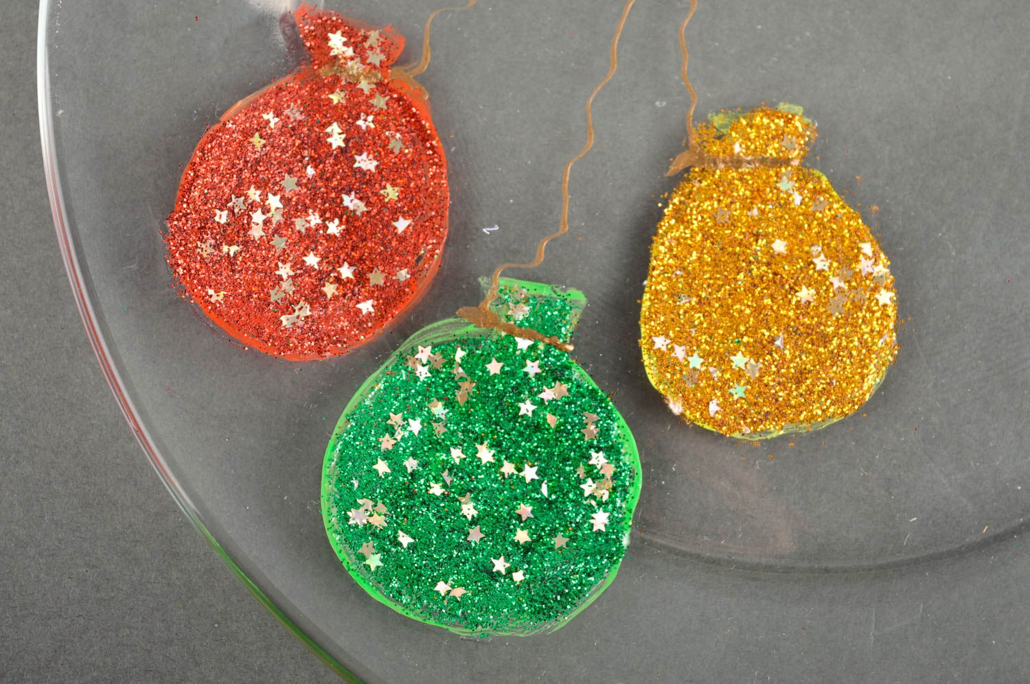 Assiette décorative en verre faite main avec sacs multicolores Déco de Noël photo 5
