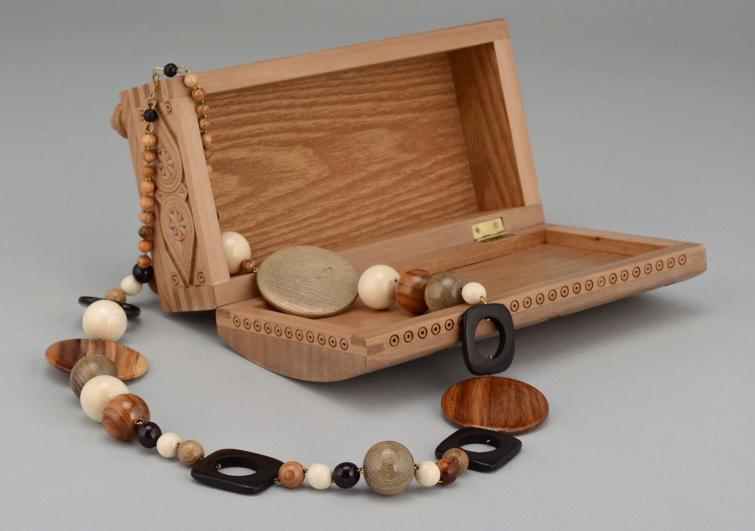 Long wooden bead necklace with clasp photo 3