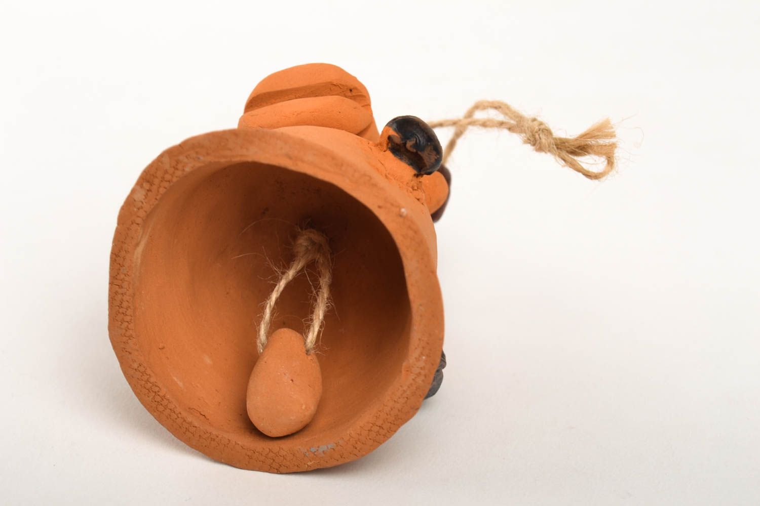 Авторская керамика колокольчик ручной работы смешная корова колокольчик из глины фото 3