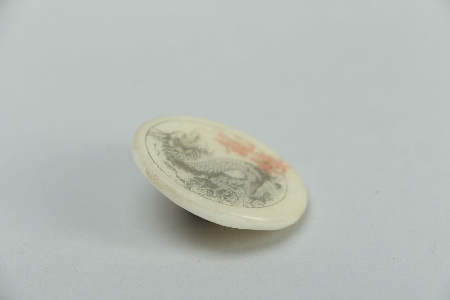 Значок ручной работы из полимерной глины с росписью фото 2