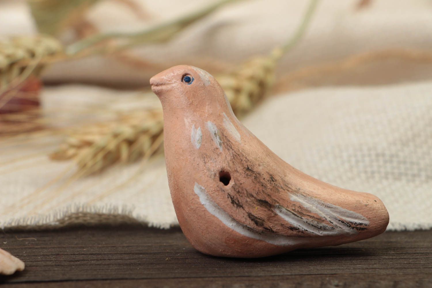 Silbato hecho a mano cerámico decorativo pintado artesanal con forma de pájaro foto 1