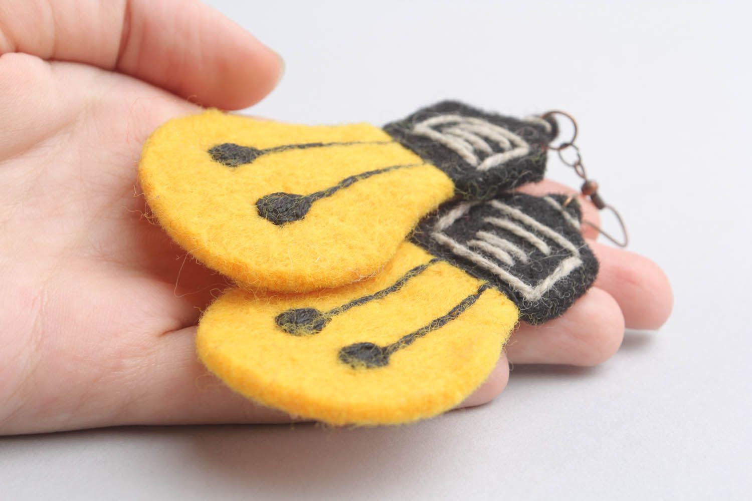 Earrings made ​​of wool and felt photo 2