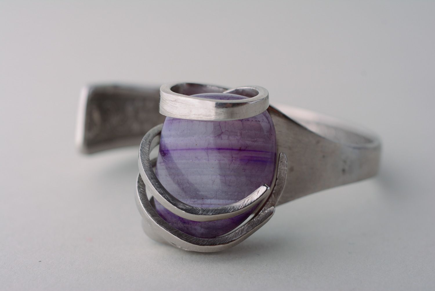 Bracelet en acier inoxydable et pierre naturelle violette fait main pour femme photo 2