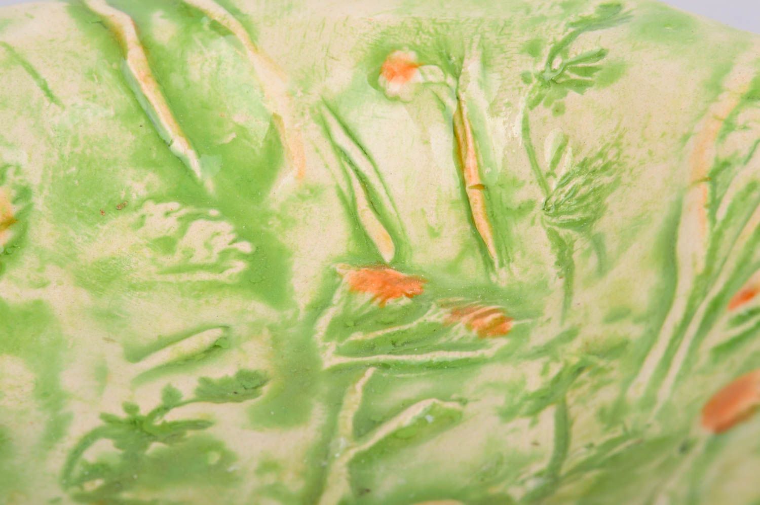 Petite assiette plate en argile ronde verte à motif faite main originale photo 4