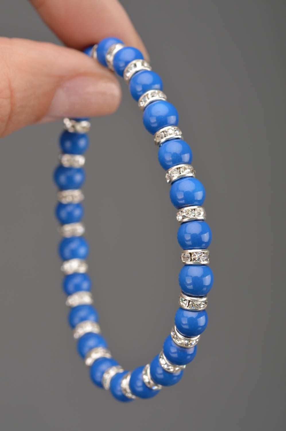 Künstlerisches Armband aus Perlen in Blau mit Strasssteinen dünn Handarbeit toll foto 2