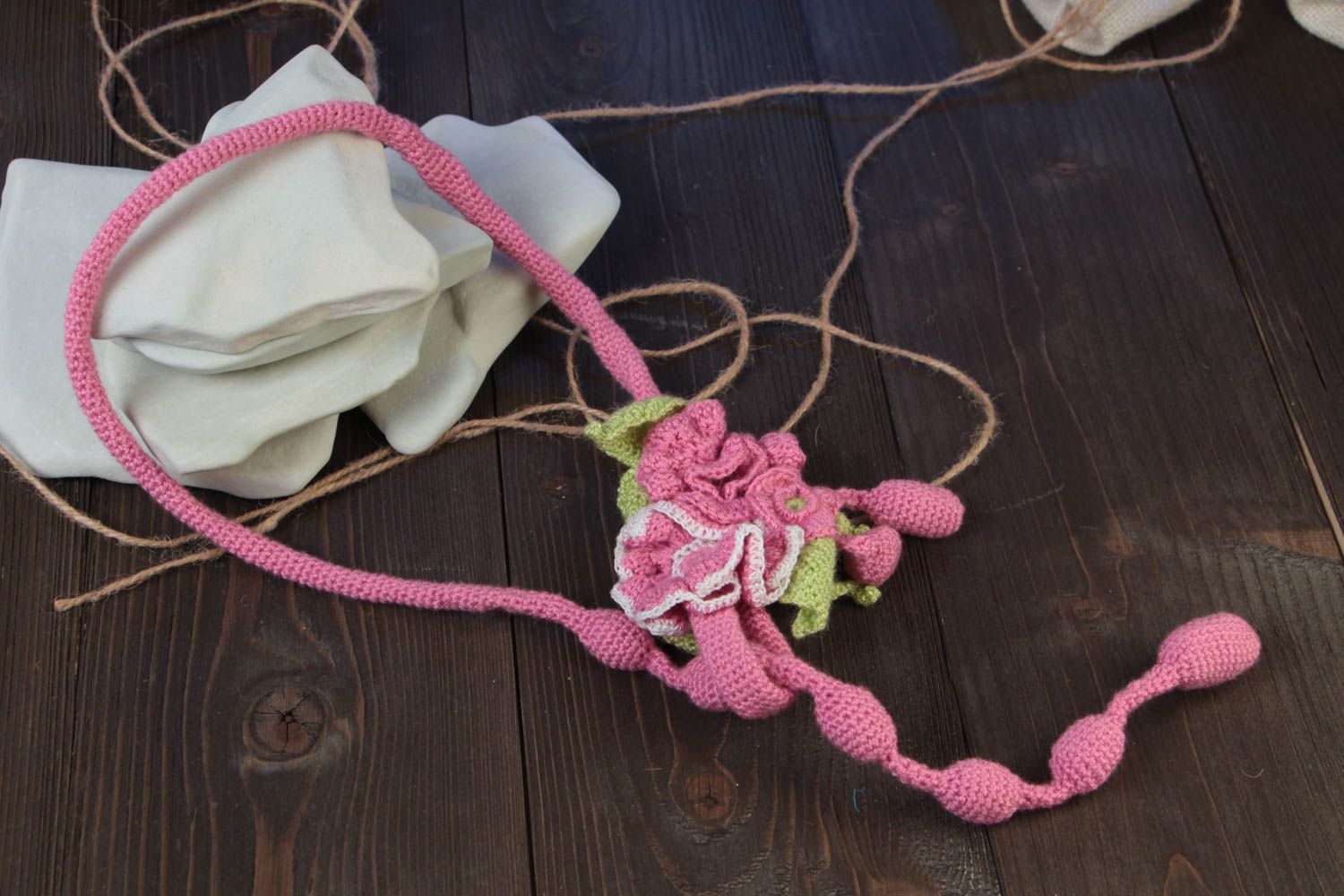 Collier textile en fils de coton Bijou fait main rose Fleurs Accessoire femme photo 1