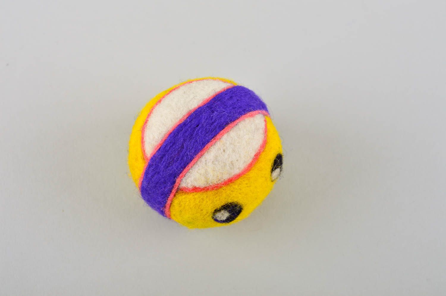 Handmade Smiley Kuscheltier Geschenk für Kinder aus Wolle kreatives Spielzeug  foto 5