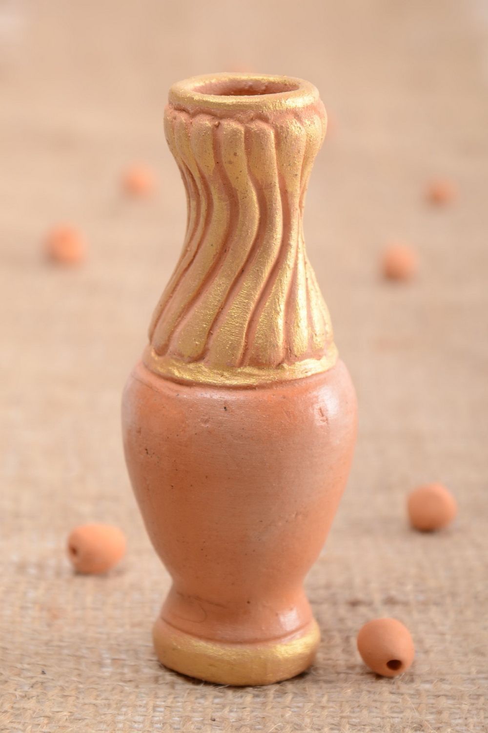Vase miniature en argile fait main marron clair décoratif style ethnique 10 cl photo 1