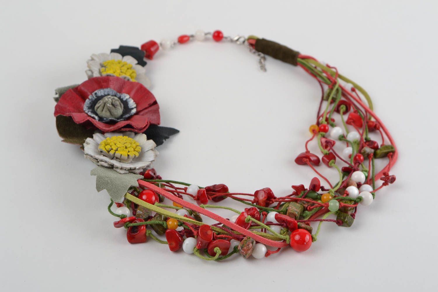 Collar de cuero y piedras naturales artesanal estiloso bonito con flores  foto 2