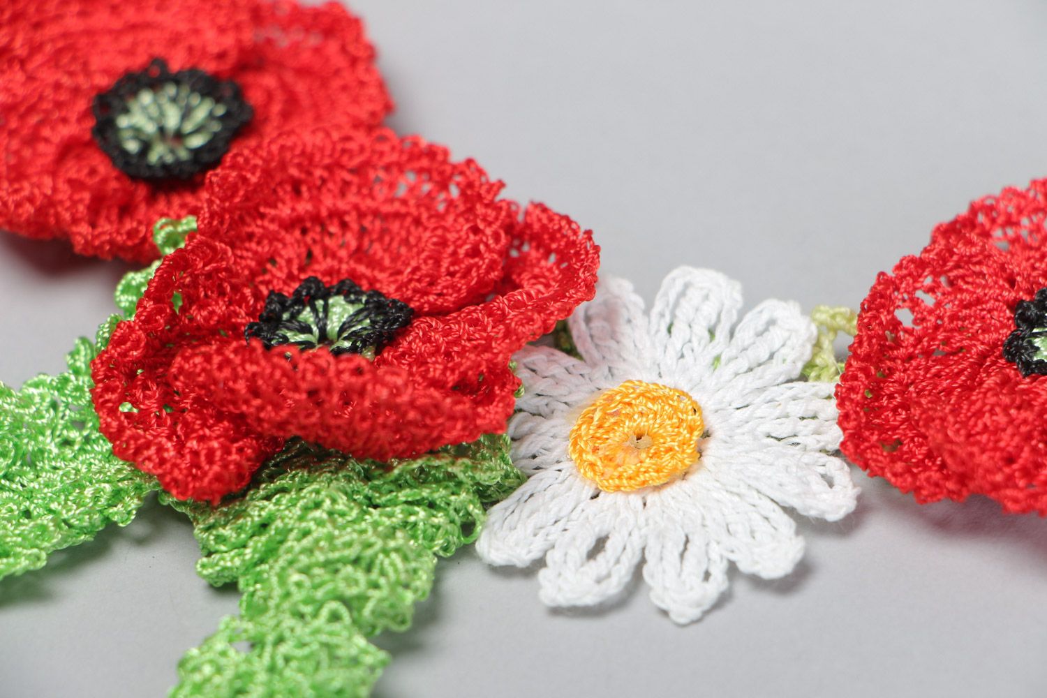 Handmade beautiful hand-crochet necklace with daisies and poppies  photo 4