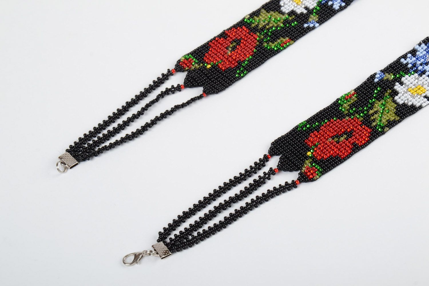 Handmade beaded beautiful gerdan openwork necklace of dark color with flowers photo 4