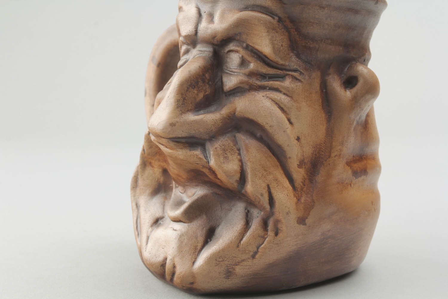 Large 10 oz ceramic decorative drinking mug in old man face shape photo 3