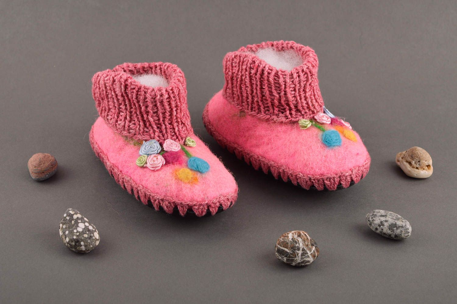 Детские пинетки ручной работы домашняя обувь розовые пинетки из войлока фото 1