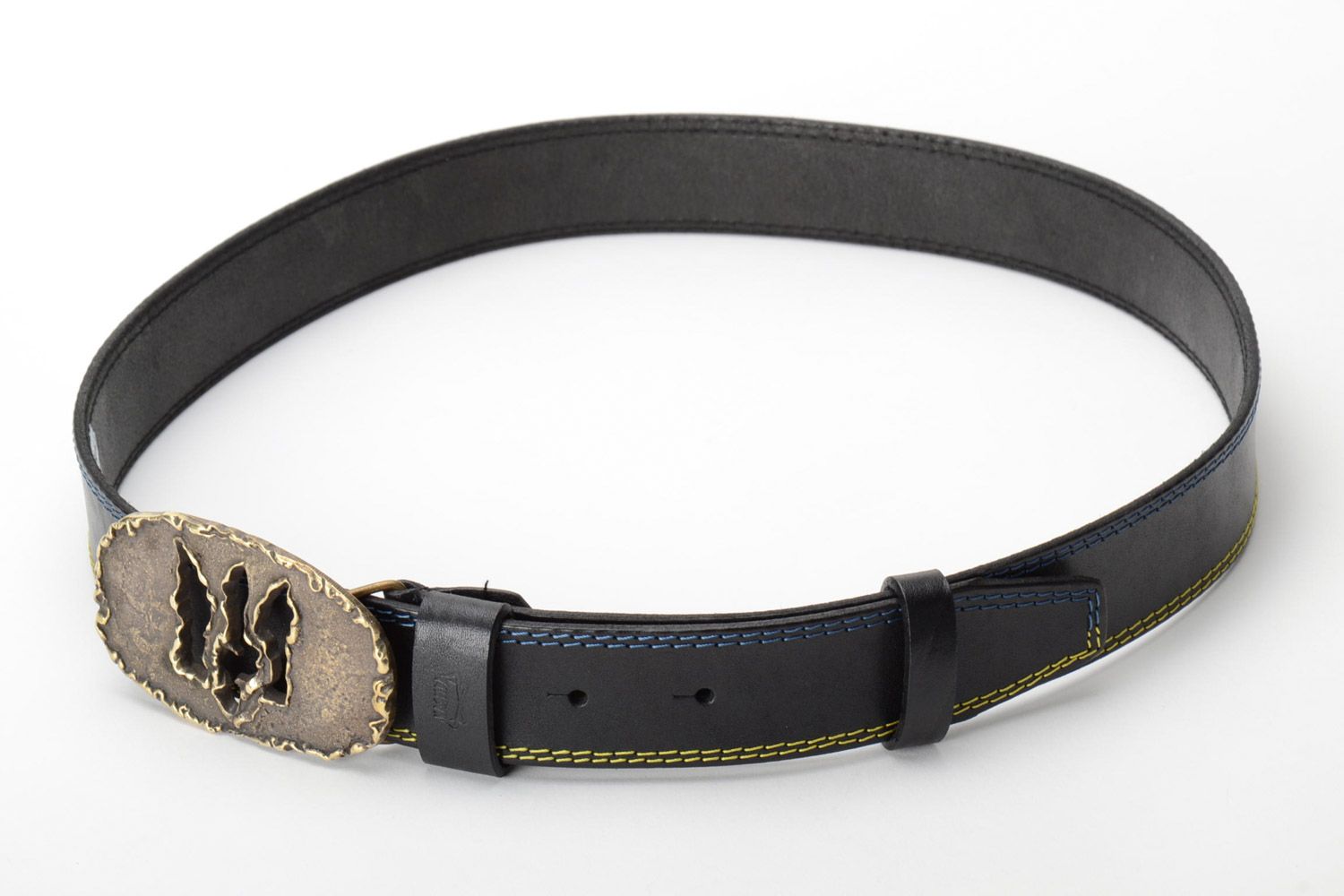 Cinturón de cuero natural con hebilla metálica artesanal con escudo foto 4