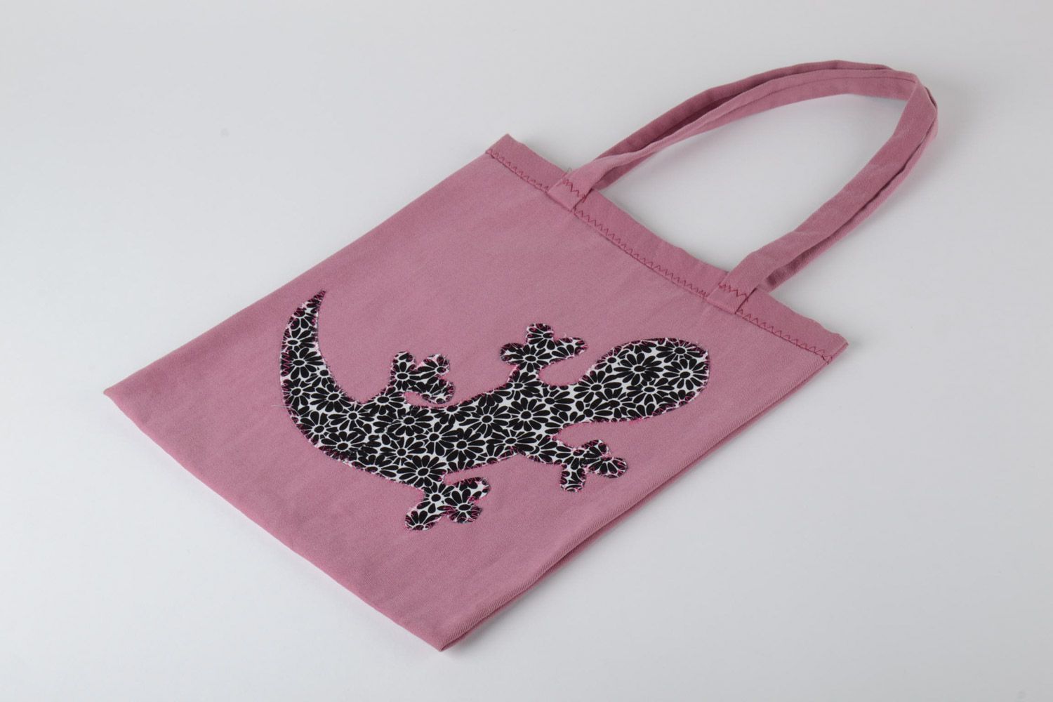 Женская сумка ручной работы из ткани с аппликацией большая розовая с ящерицей фото 2