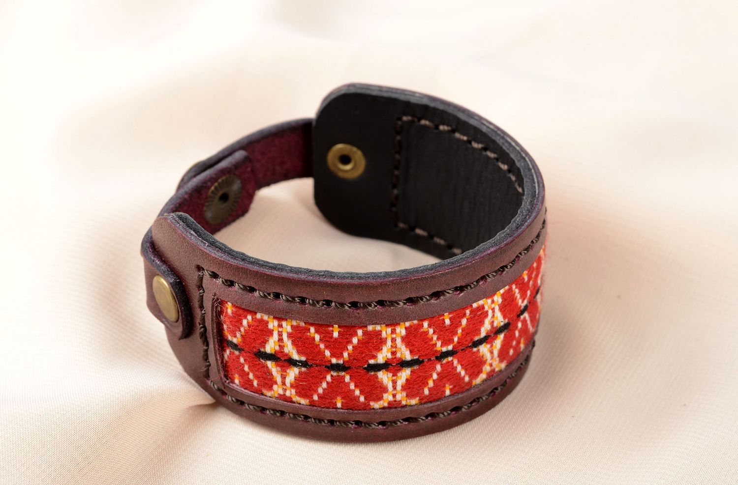 Bracelet en cuir Bijou fait main large motif original Accessoire femme photo 5
