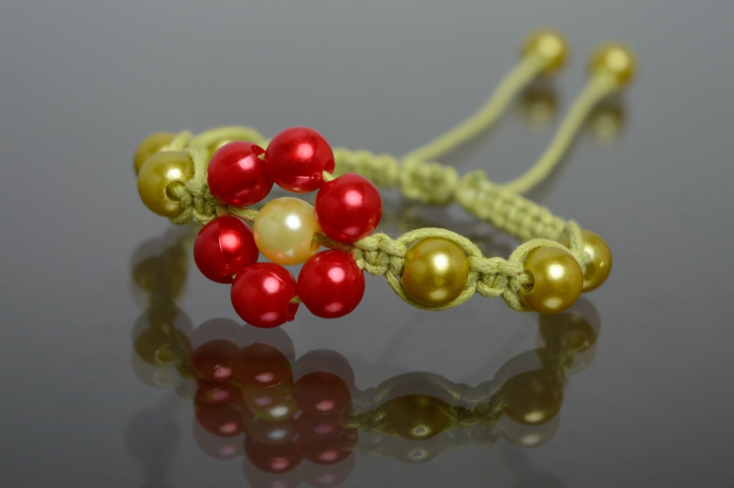 Bracelet fait main de lacet et perles en céramique technique macramé accessoire photo 1