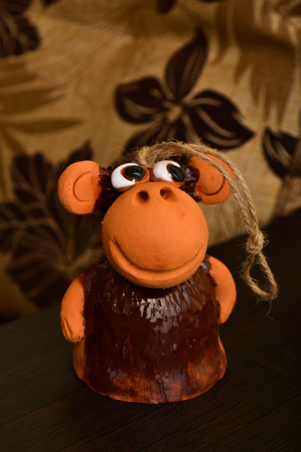 Керамический колокольчик фигурка ручной работы сувенир из керамики обезьянка  фото 1
