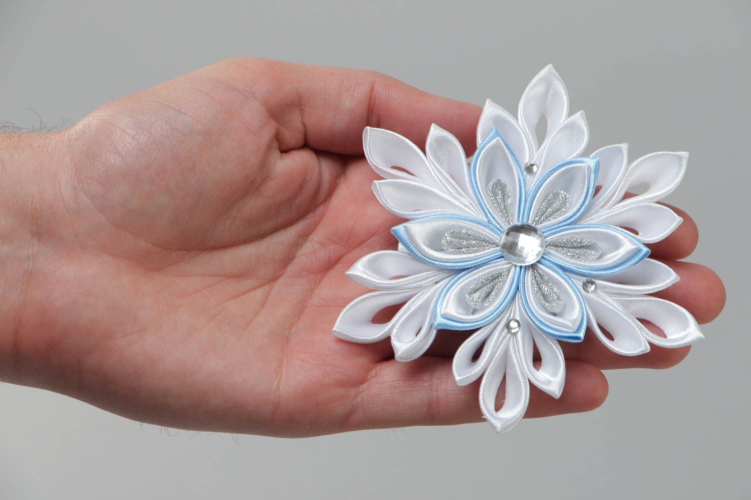 Handmade kanzashi hair clip with white satin ribbons and rhinestones Snowflake photo 5