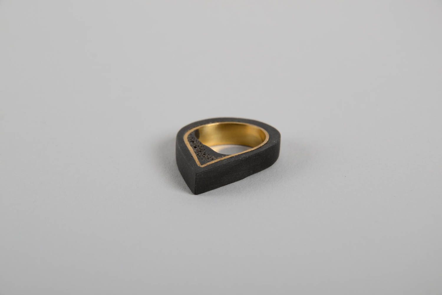 Кольцо ручной работы кольцо из латуни и бетона эксклюзивное кольцо черное
 фото 5
