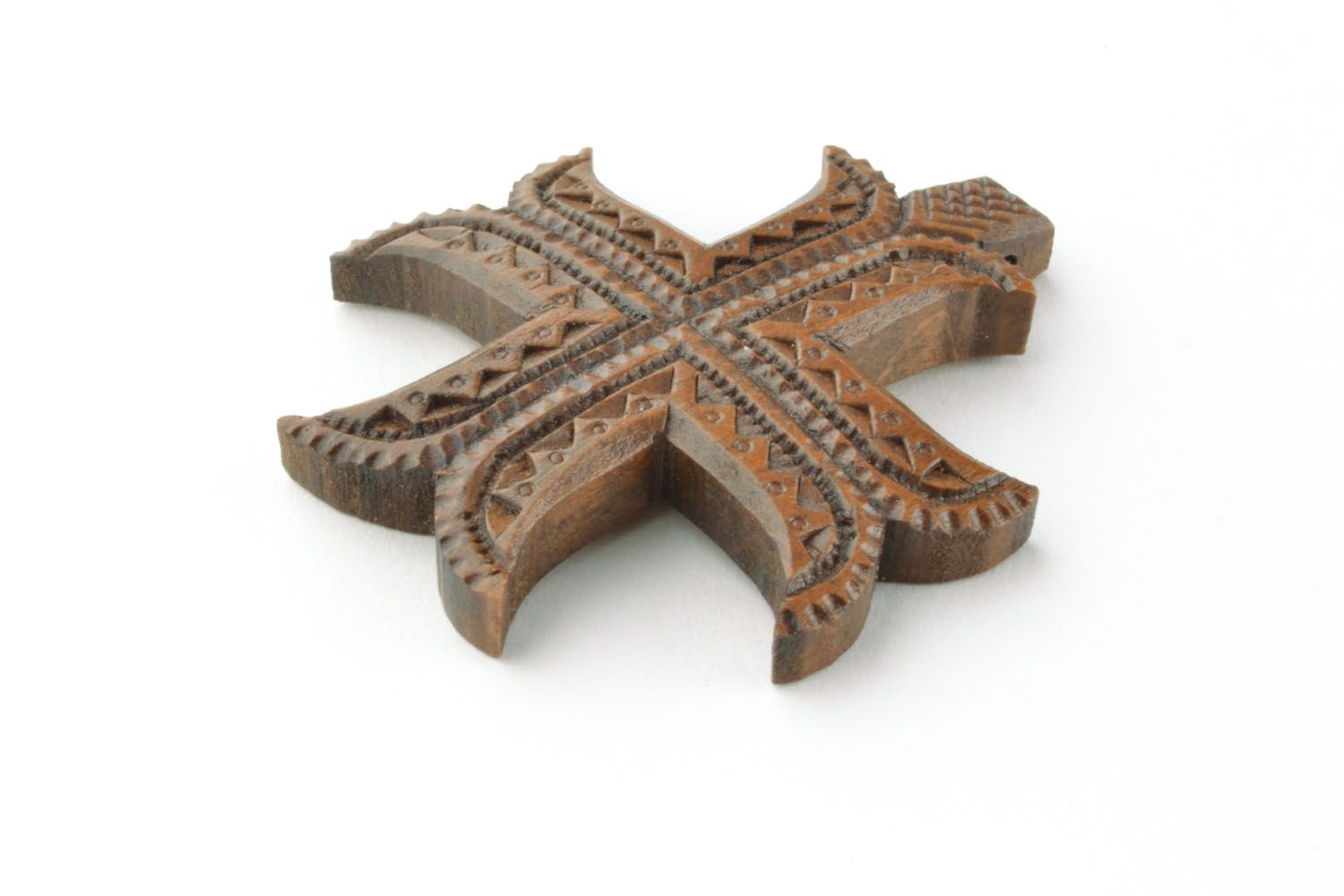 Croce di legno fatta a mano crocetta intagliata originale in legno da collo
 foto 3