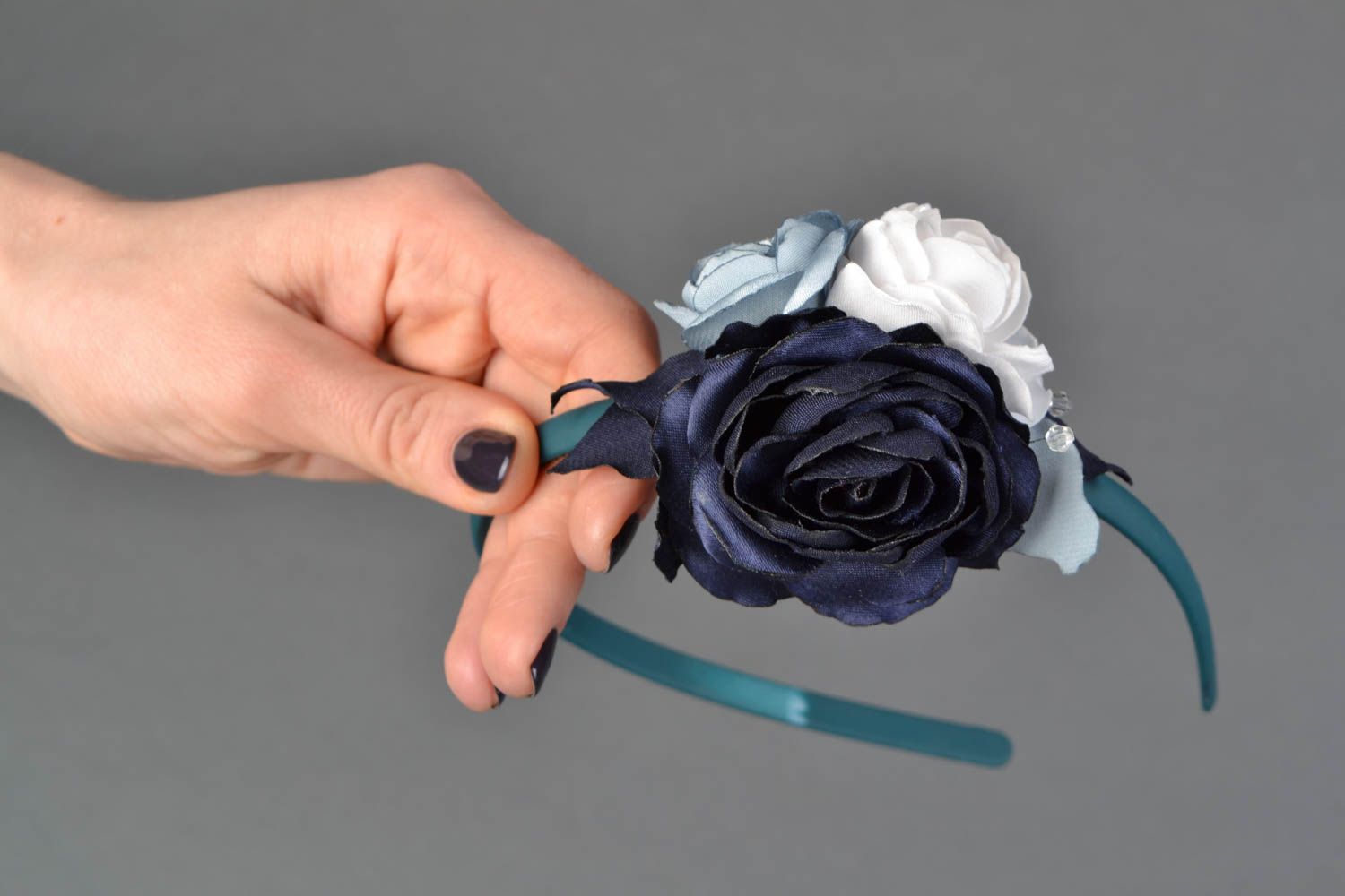 Serre-tête fleurs en ruban de satin bleu et blanc fait main accessoire femme photo 1