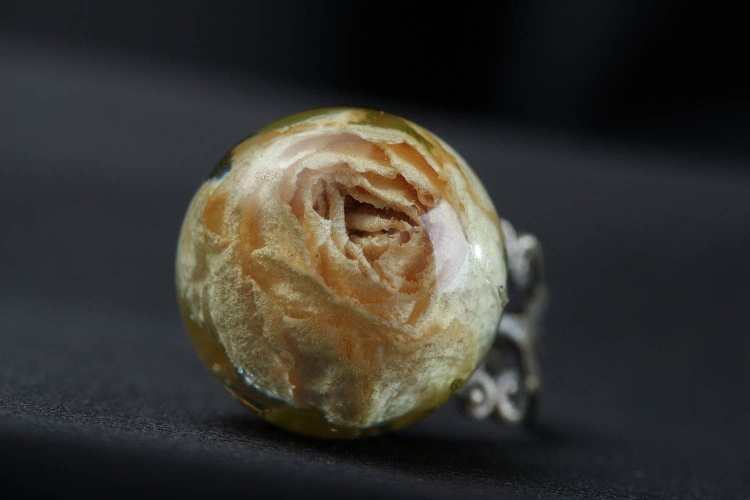 Ring with a rose photo 3