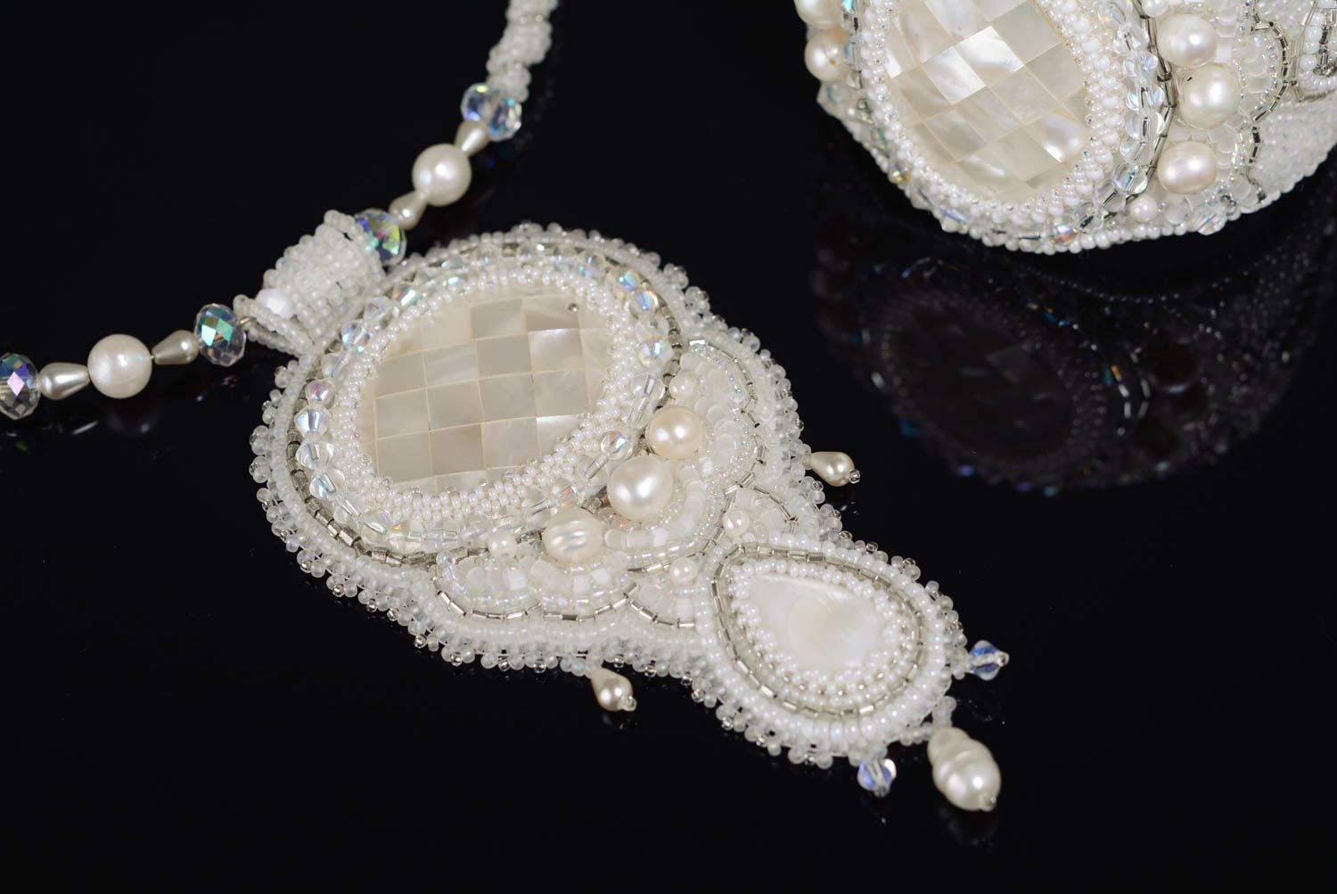 Ensemble de bijoux en perles de rocaille et perles blancs faits main 2 pièces photo 2