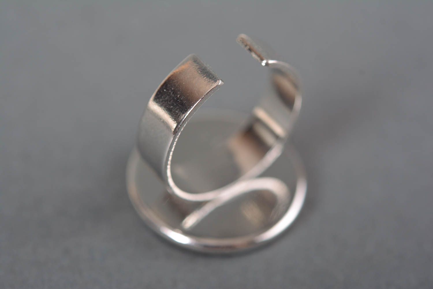 Handmade Ring mit Blume Epoxidharz Schmuck Accessoire für Frauen rund groß foto 4