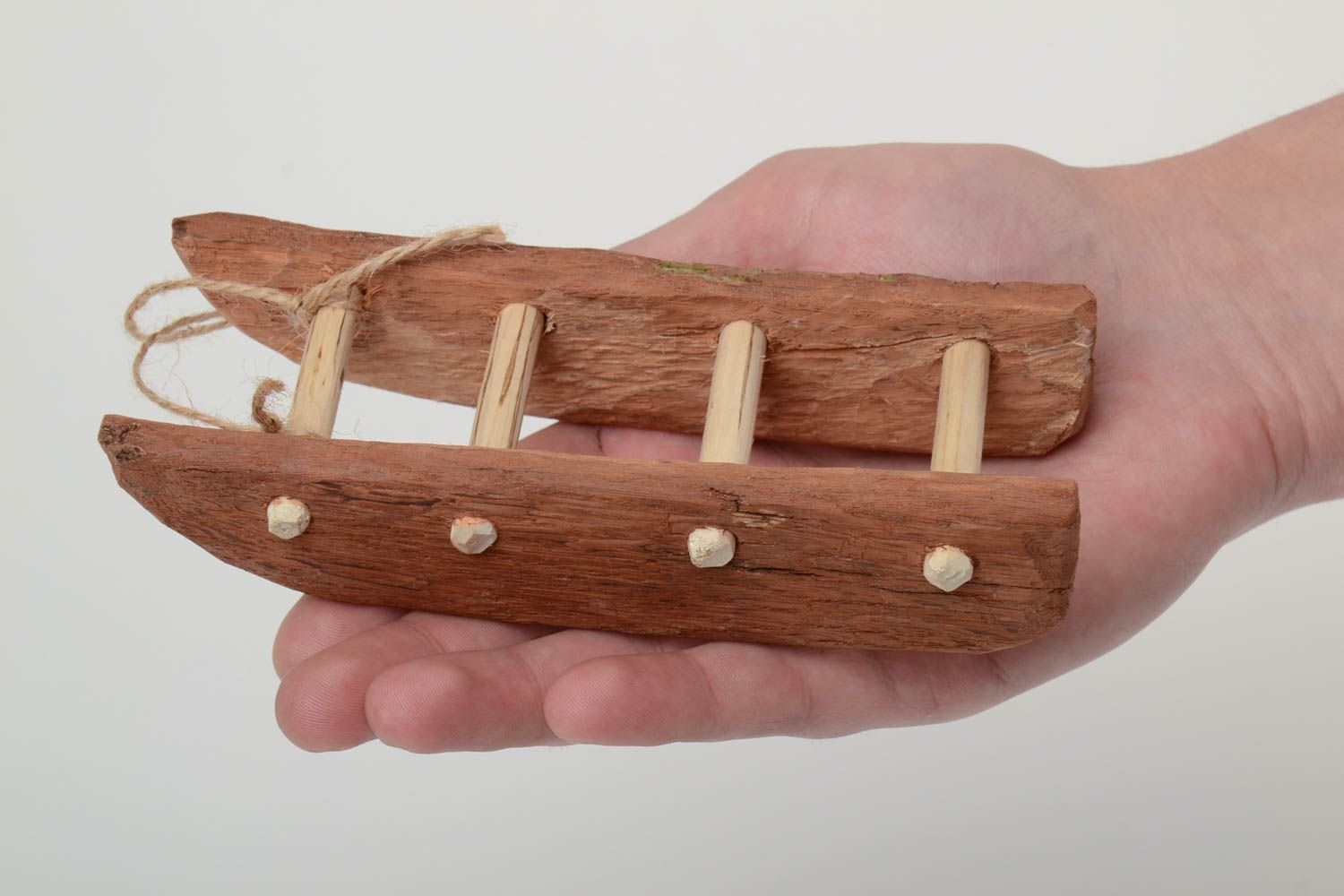Juguete de madera hecho a mano con forma de trineo para niños y para interior foto 5