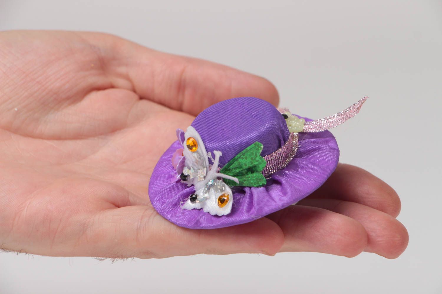 Élastique à cheveux pour enfant en forme de chapeau violet fait main de tissu photo 5