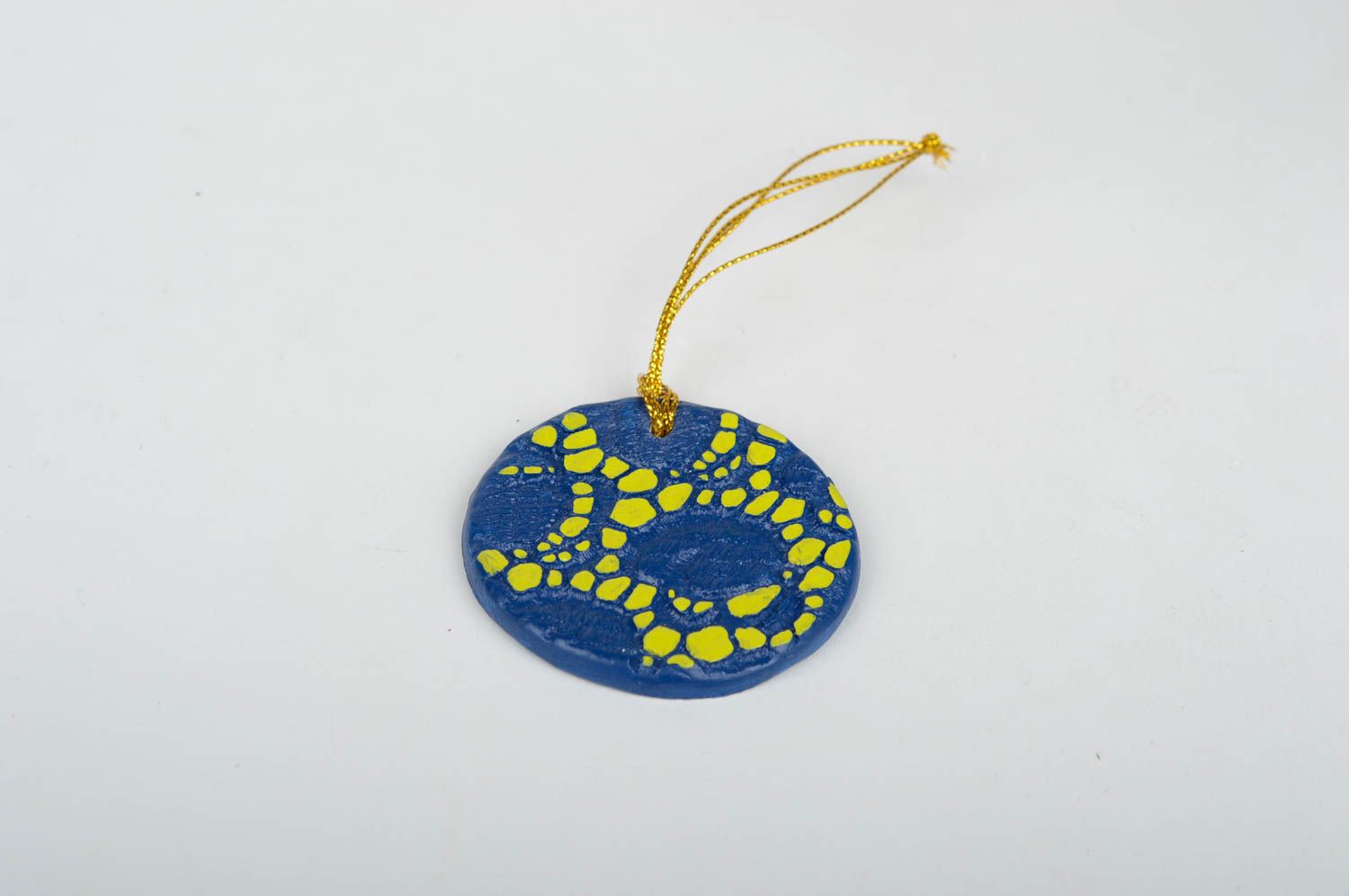 Игрушка на елку хэнд мэйд декор для дома игрушка из глины сине-желтая круглая фото 3