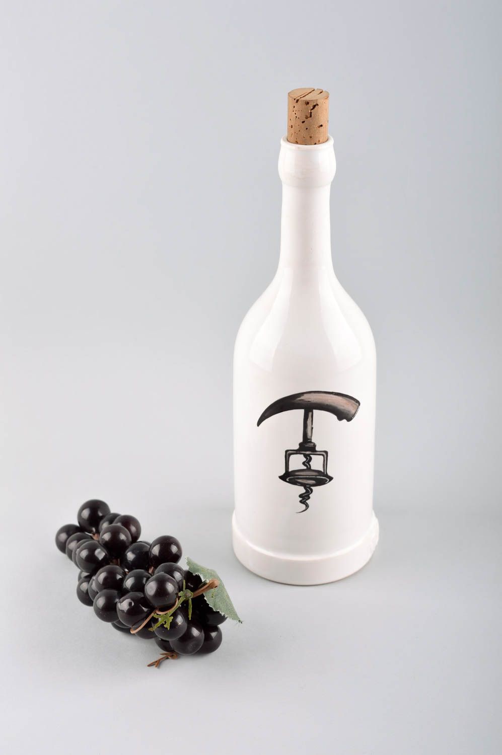 Flasche Deko aus Ton handmade Deko bemalte Flasche mit Bild in Weiß originell foto 1