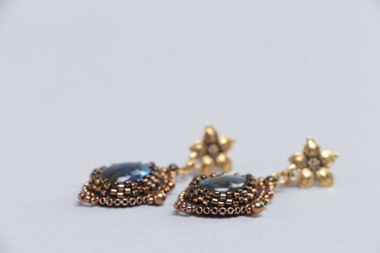 Boucles d'oreilles artisanales faites main en perles de rocaille et labradorite photo 3