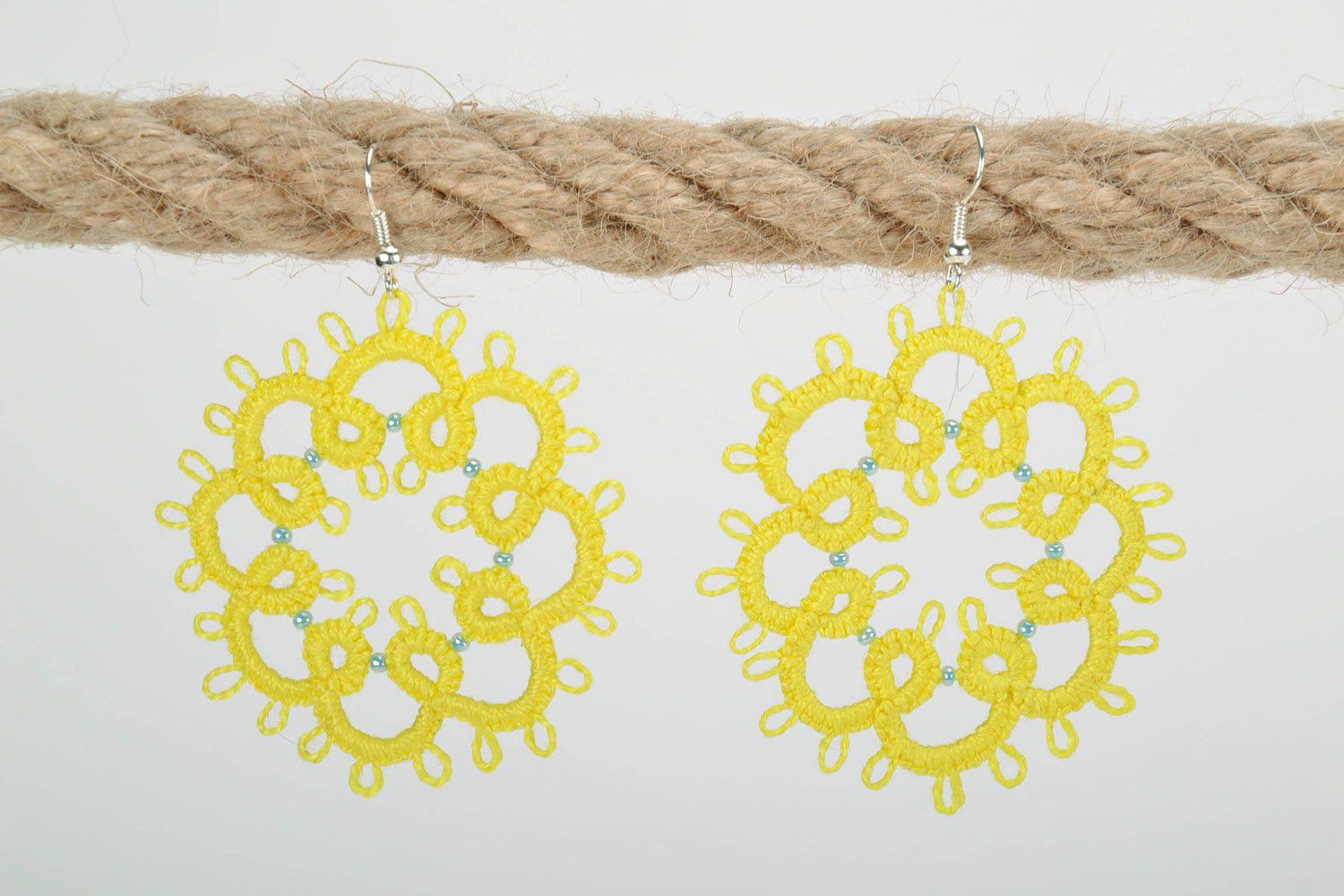 Gelbe Ohrringe aus Schiffchenspitze, handmade foto 3