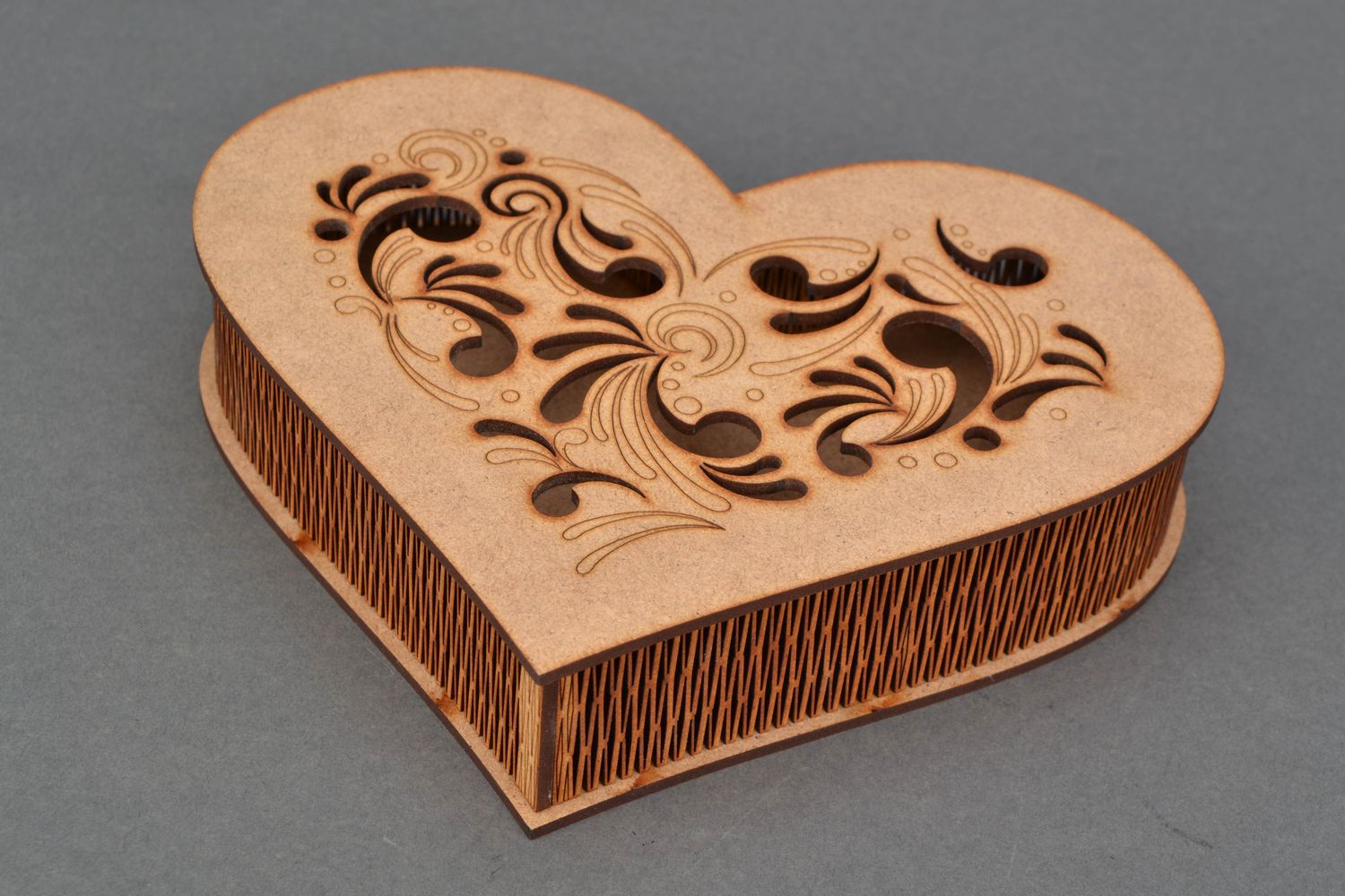 Craft blank for lacy heart-shaped jewelry box photo 1